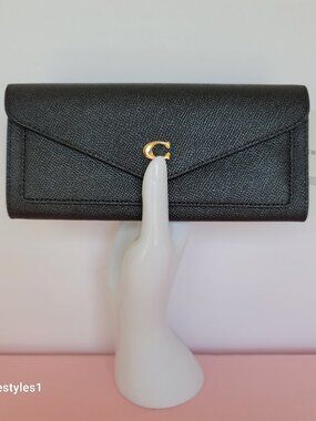 COACH Wyn Envelope Crossgrain Leather Wallet- Black color⭐